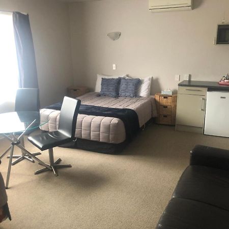 تاوبو Absolute Lake View Motel المظهر الخارجي الصورة