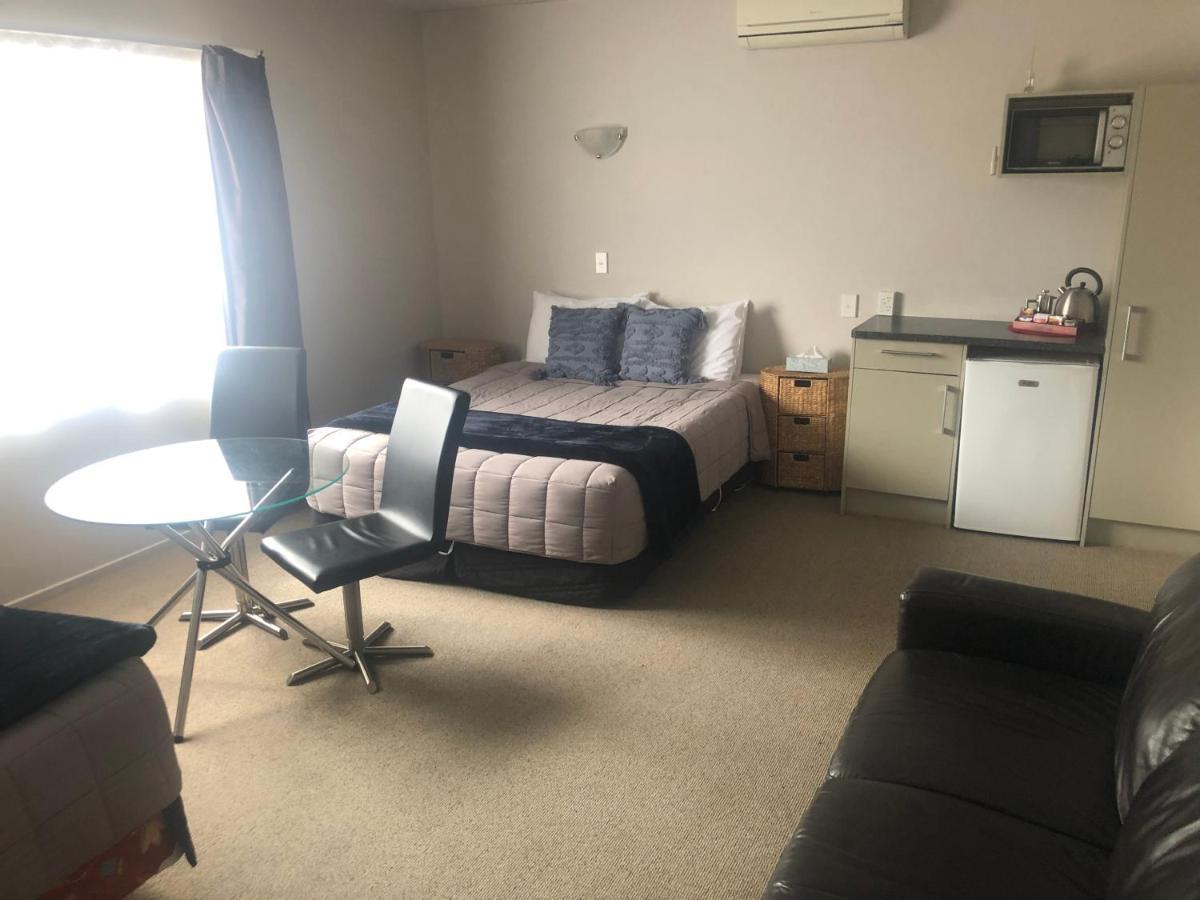 تاوبو Absolute Lake View Motel المظهر الخارجي الصورة