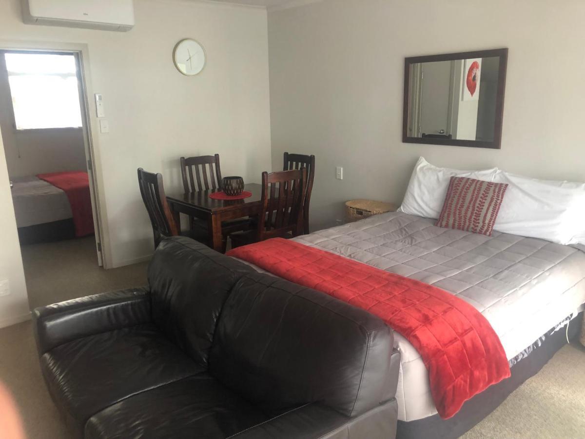 تاوبو Absolute Lake View Motel المظهر الخارجي الصورة
