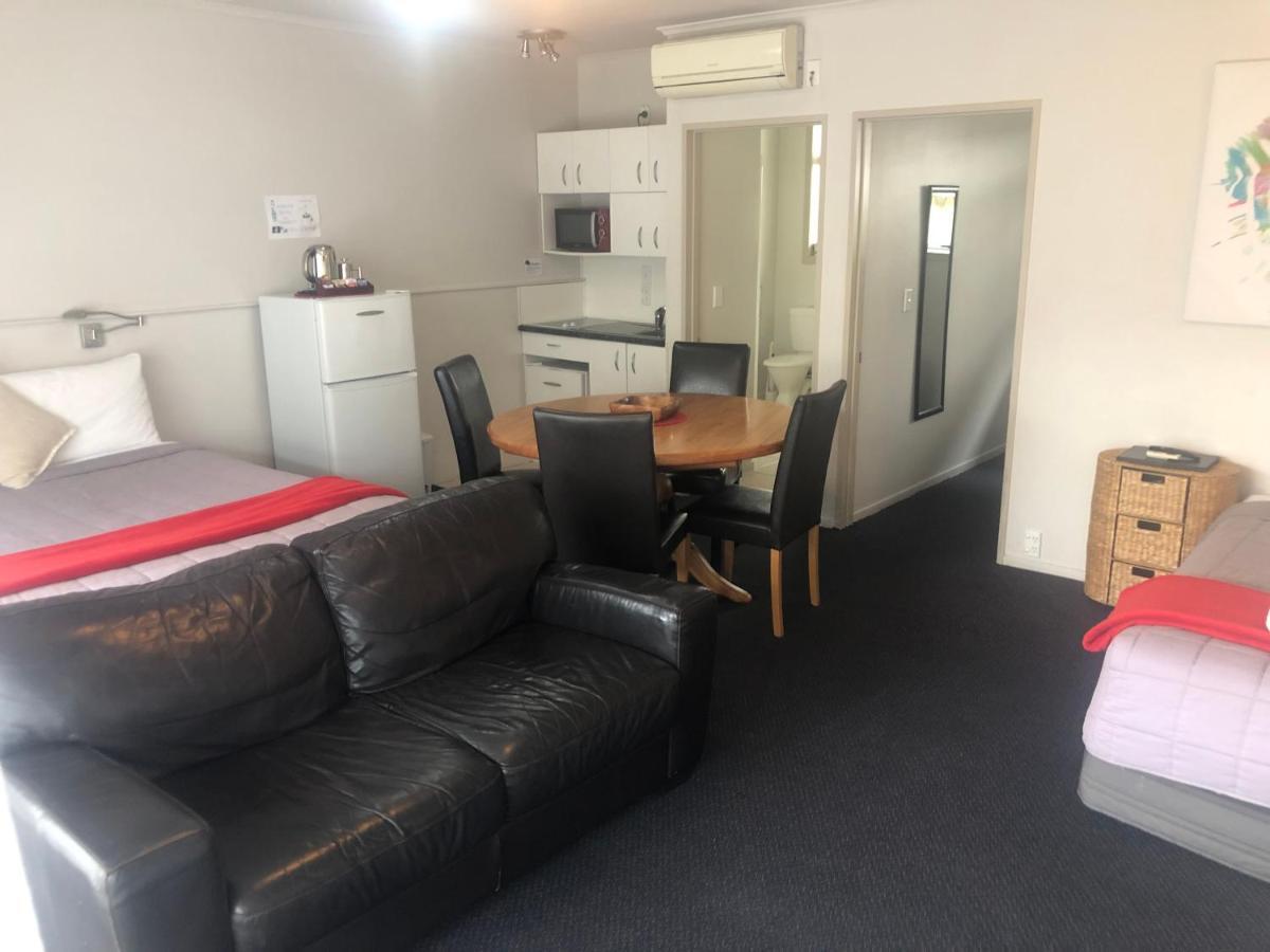 تاوبو Absolute Lake View Motel المظهر الخارجي الصورة