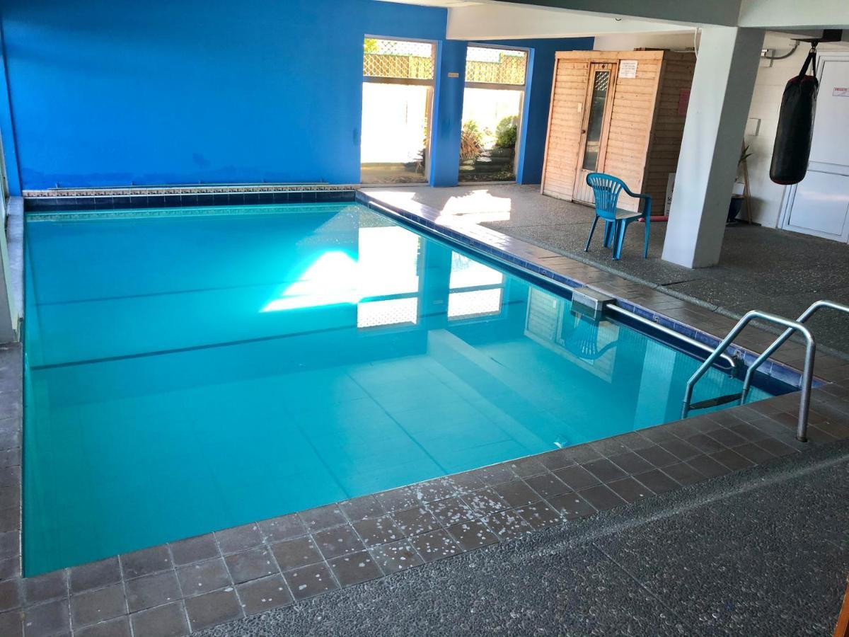 تاوبو Absolute Lake View Motel المظهر الخارجي الصورة