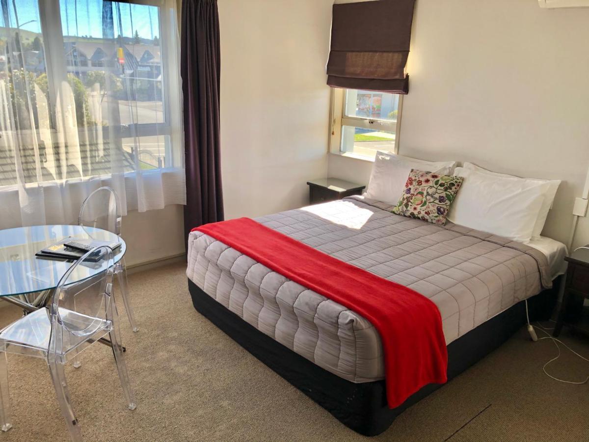 تاوبو Absolute Lake View Motel المظهر الخارجي الصورة