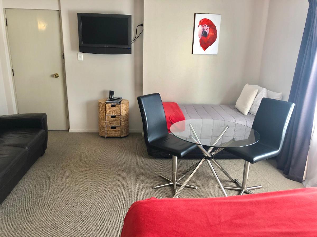 تاوبو Absolute Lake View Motel المظهر الخارجي الصورة