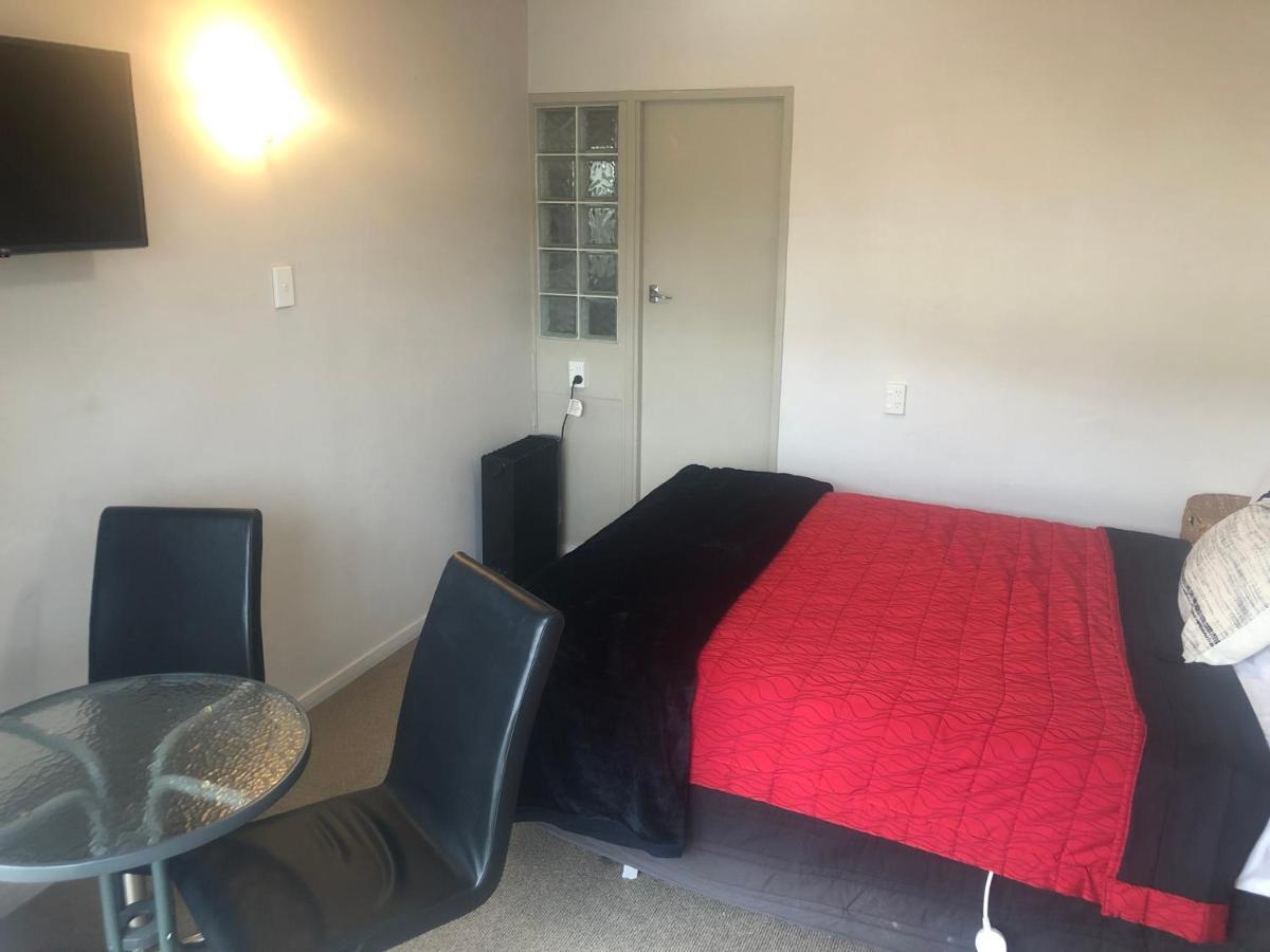 تاوبو Absolute Lake View Motel المظهر الخارجي الصورة