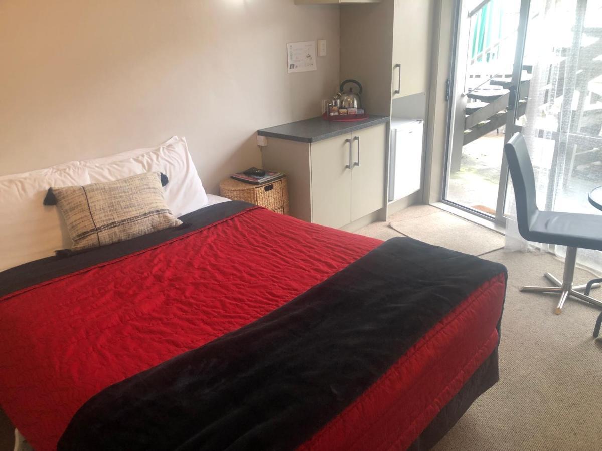 تاوبو Absolute Lake View Motel المظهر الخارجي الصورة