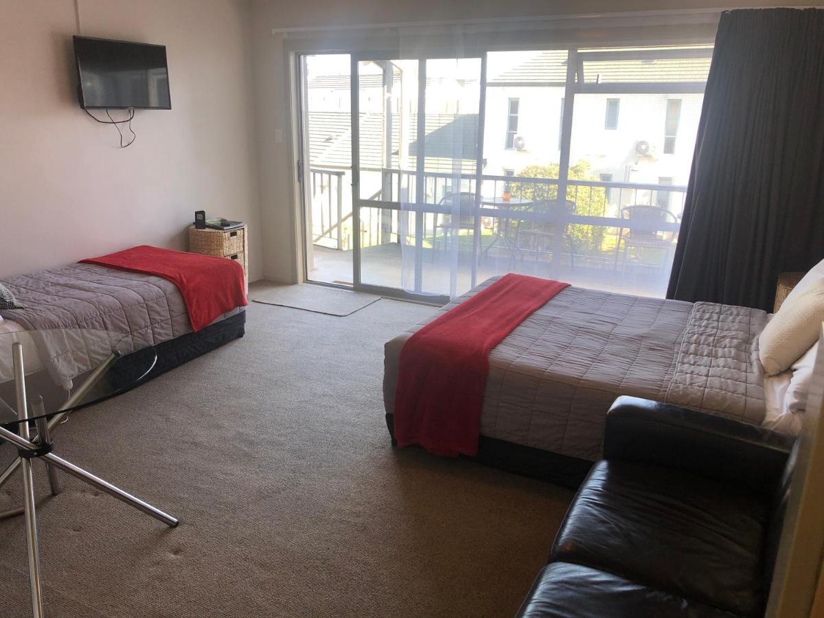 تاوبو Absolute Lake View Motel المظهر الخارجي الصورة