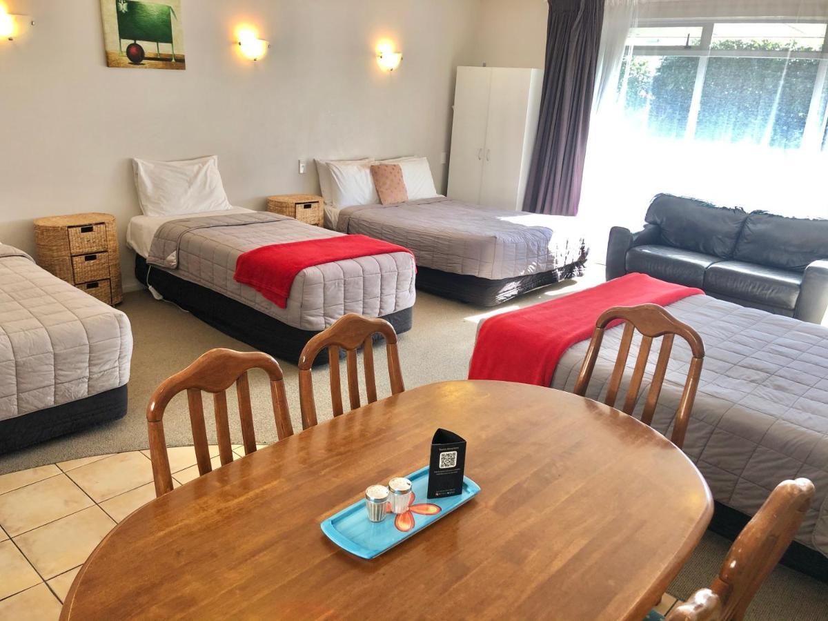 تاوبو Absolute Lake View Motel المظهر الخارجي الصورة