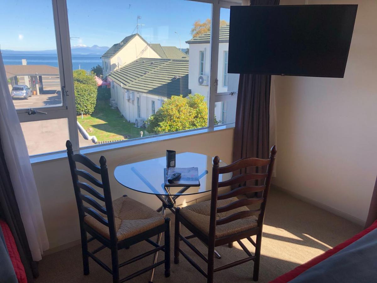 تاوبو Absolute Lake View Motel المظهر الخارجي الصورة