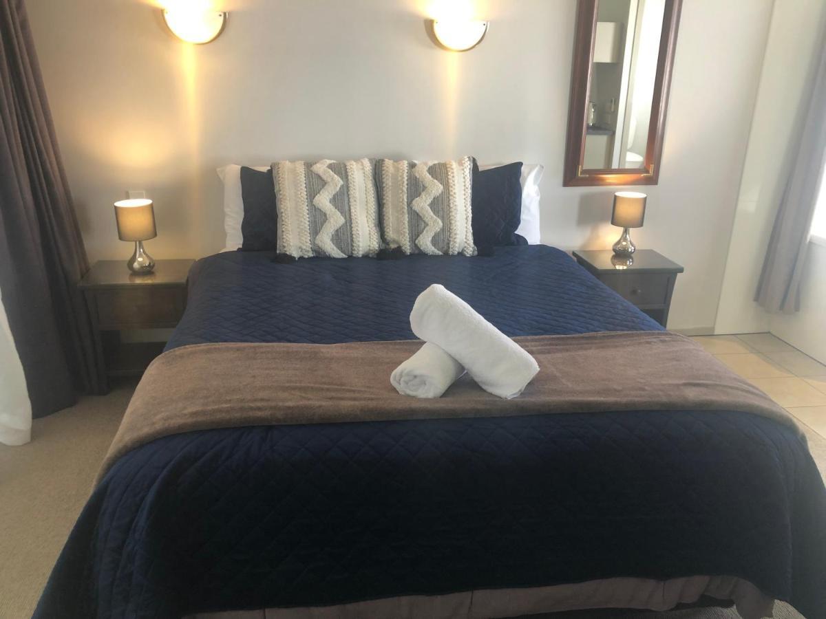 تاوبو Absolute Lake View Motel المظهر الخارجي الصورة