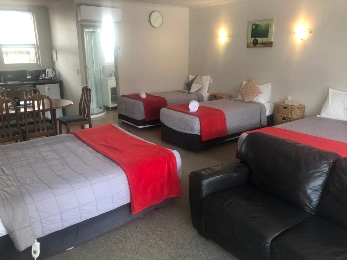 تاوبو Absolute Lake View Motel المظهر الخارجي الصورة