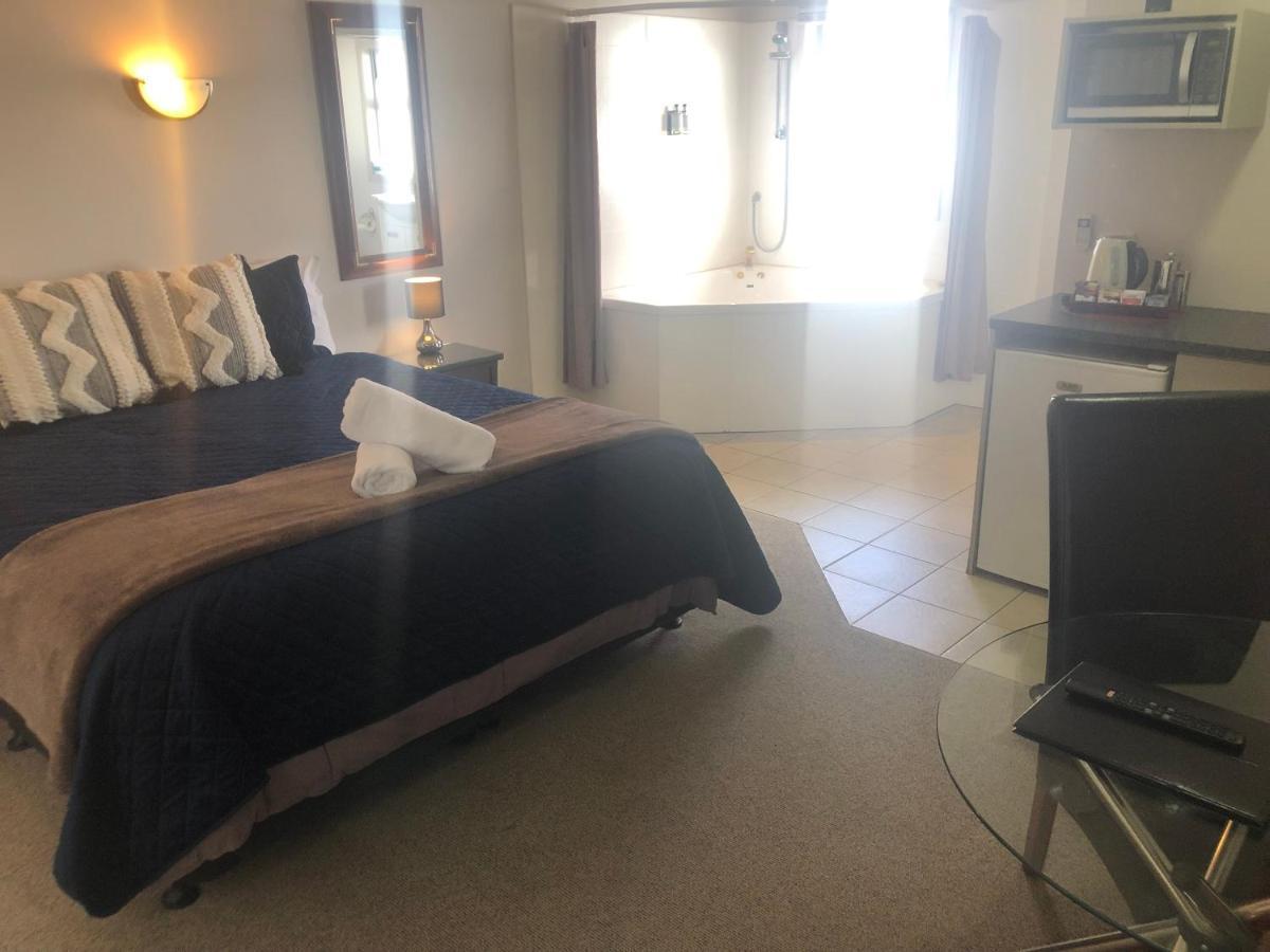 تاوبو Absolute Lake View Motel المظهر الخارجي الصورة