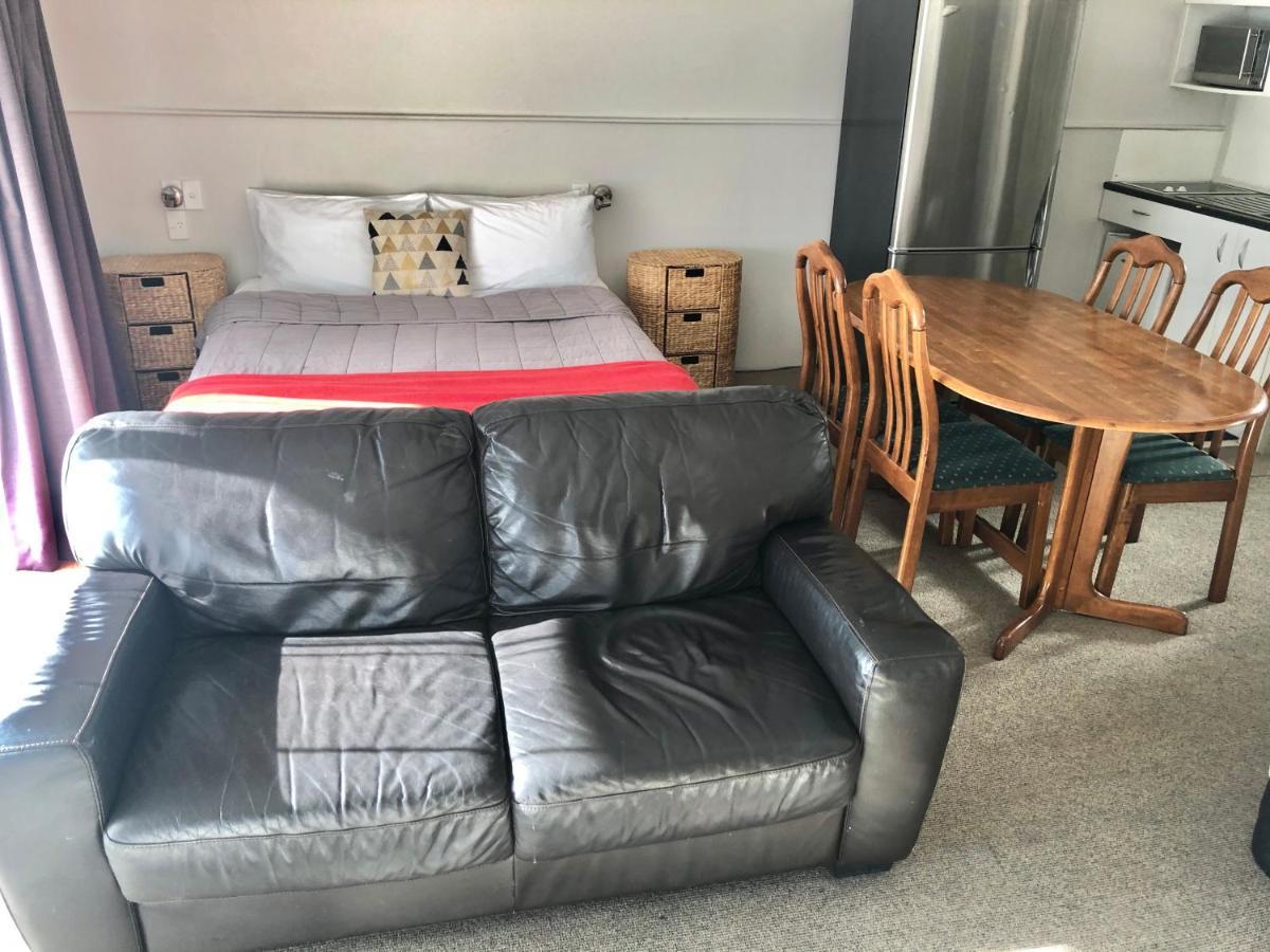 تاوبو Absolute Lake View Motel المظهر الخارجي الصورة