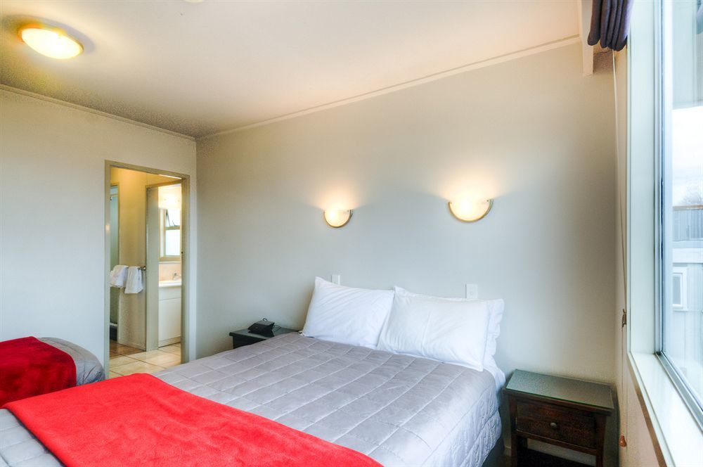 تاوبو Absolute Lake View Motel المظهر الخارجي الصورة