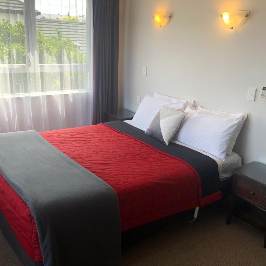 تاوبو Absolute Lake View Motel المظهر الخارجي الصورة