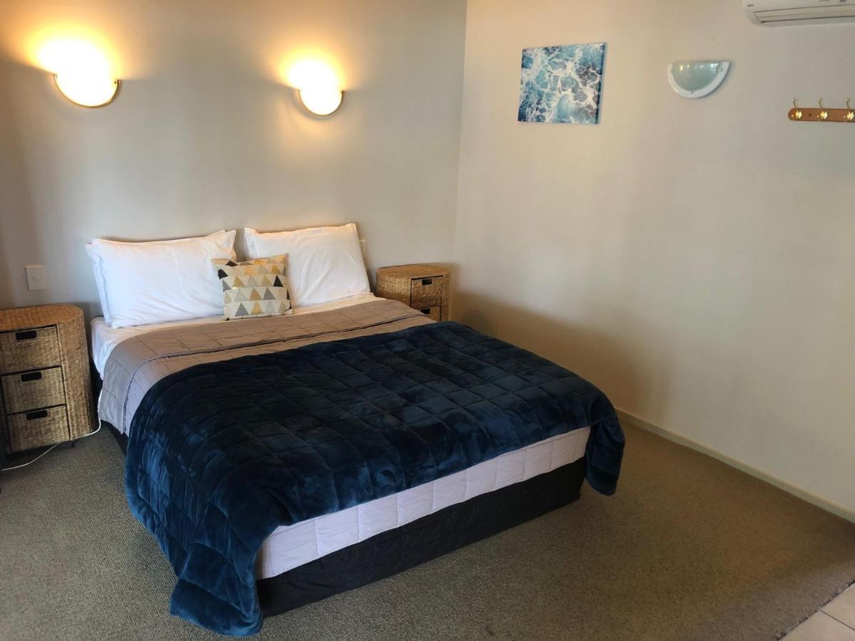 تاوبو Absolute Lake View Motel المظهر الخارجي الصورة
