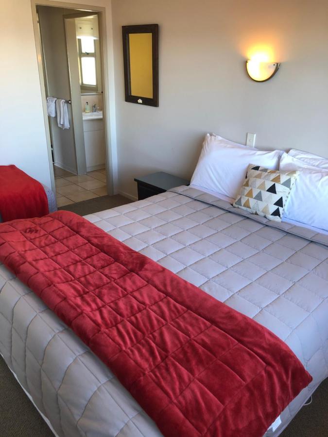 تاوبو Absolute Lake View Motel المظهر الخارجي الصورة
