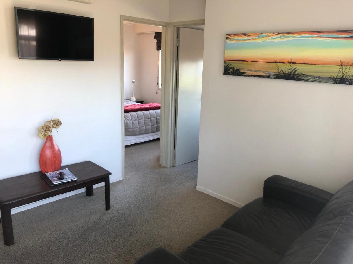 تاوبو Absolute Lake View Motel المظهر الخارجي الصورة